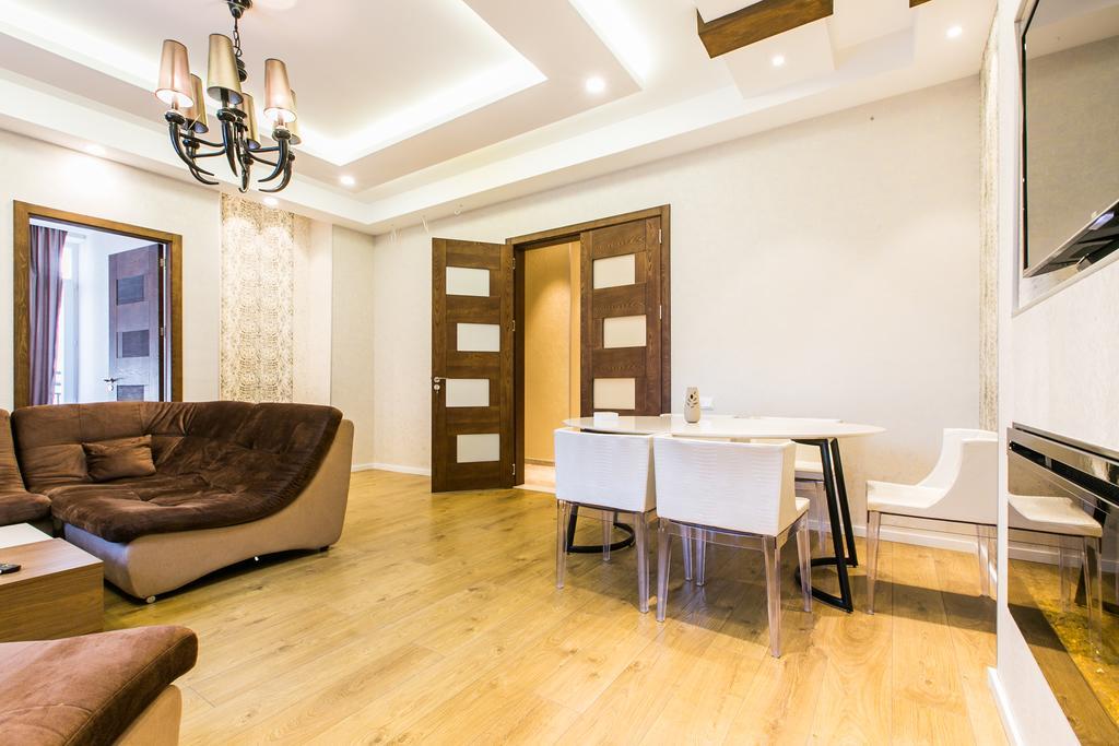 Sweet Home 3 At Freedom Square Tbilisi Bagian luar foto