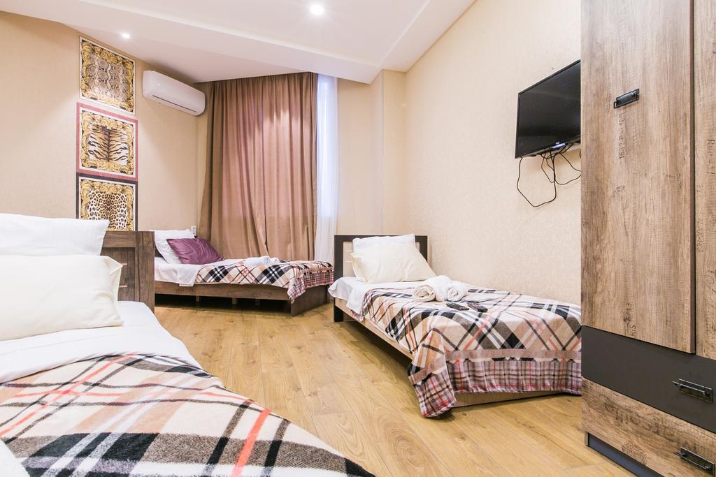 Sweet Home 3 At Freedom Square Tbilisi Bagian luar foto
