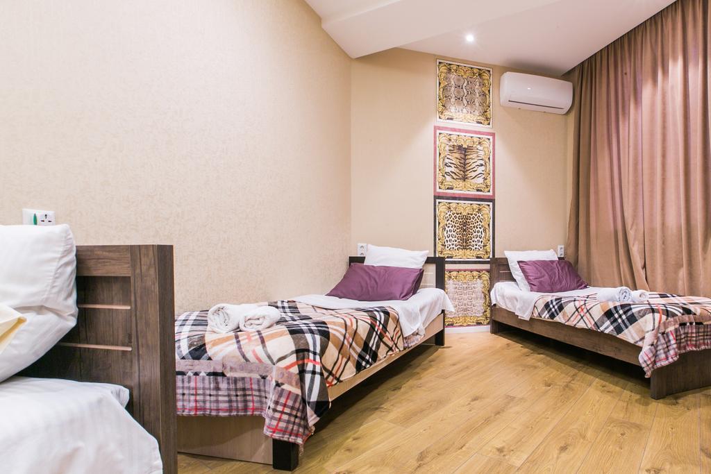 Sweet Home 3 At Freedom Square Tbilisi Bagian luar foto