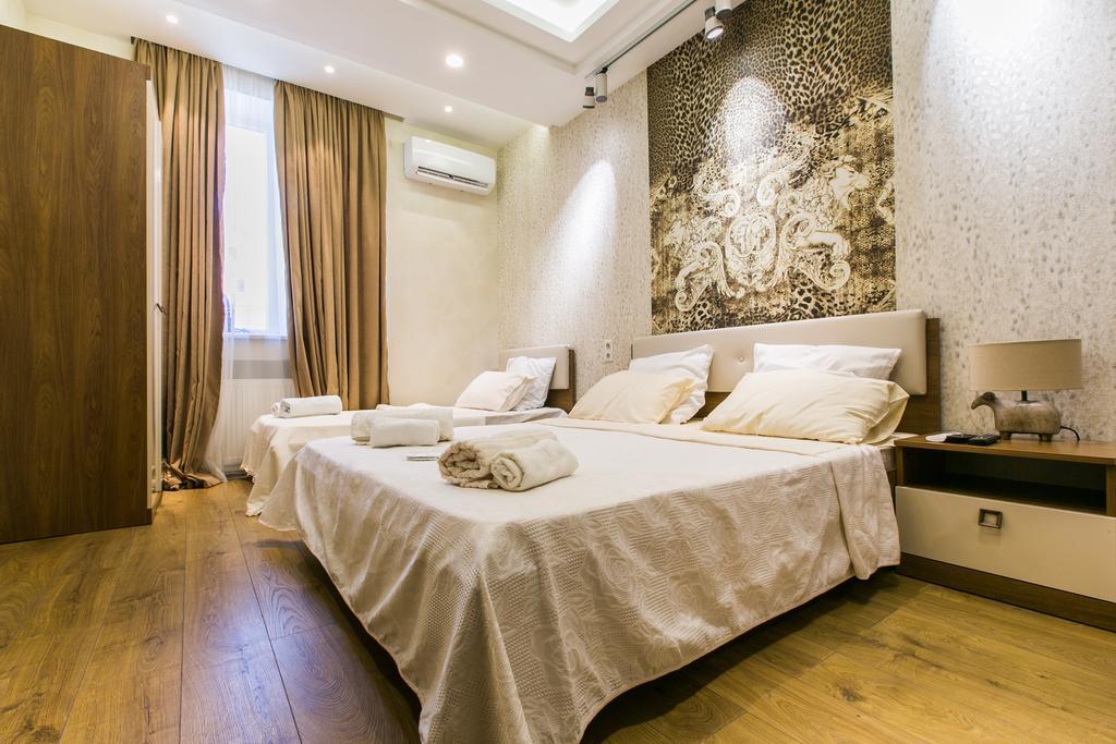 Sweet Home 3 At Freedom Square Tbilisi Bagian luar foto
